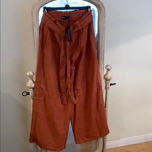 Women’s Linen Belted Pants